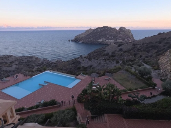 Imagen 1 de Espectacular Apartamento de Lujo en Primera Línea con Vistas al Mar en la exclusiva Urbanización Isla del Fraile Águilas