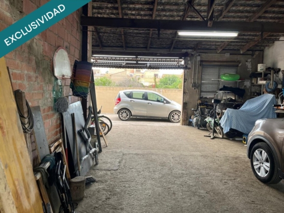 Imagen 4 de ALMACÉN DE 145 m² CON GRAN POTENCIAL Y DOS CASAS DE MADERA EN BONREPÒS