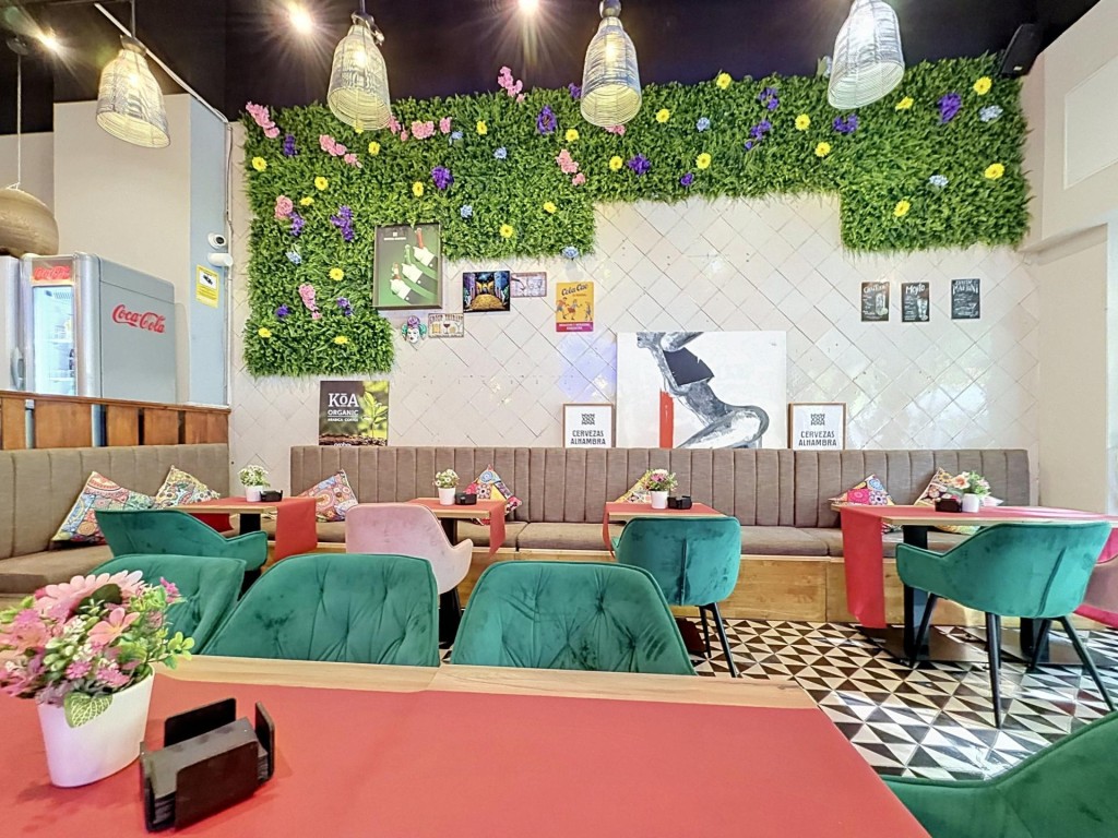 Imagen 2 de Traspaso bar-cafetería con terraza