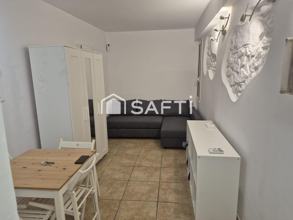 Imagen 2 de Local tipo vivienda en Sants. Actualmente se encuentra alquilado