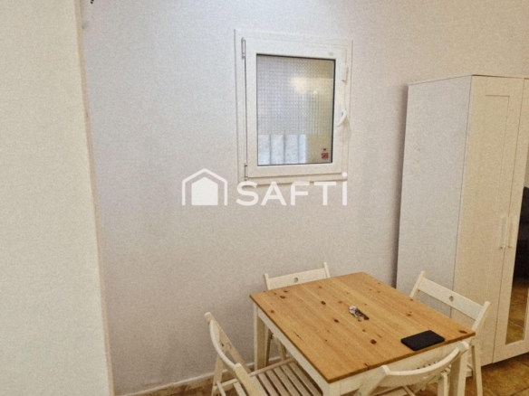 Imagen 4 de Local tipo vivienda en Sants. Actualmente se encuentra alquilado