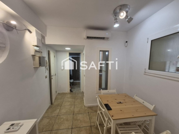 Imagen 1 de Local tipo vivienda en Sants. Actualmente se encuentra alquilado