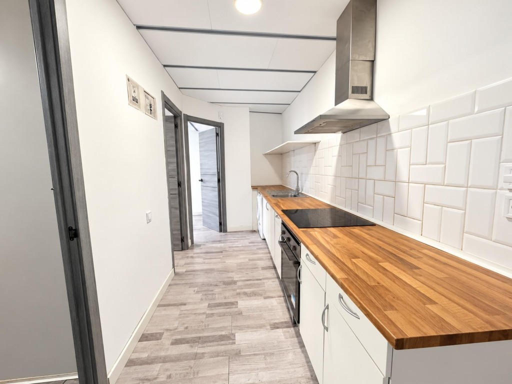 Imagen 2 de Amplio piso de 6 habitaciones en el centro histórico de Manresa