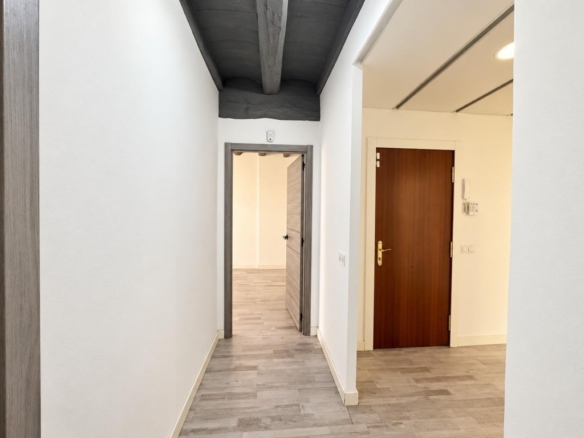 Imagen 4 de Amplio piso de 6 habitaciones en el centro histórico de Manresa