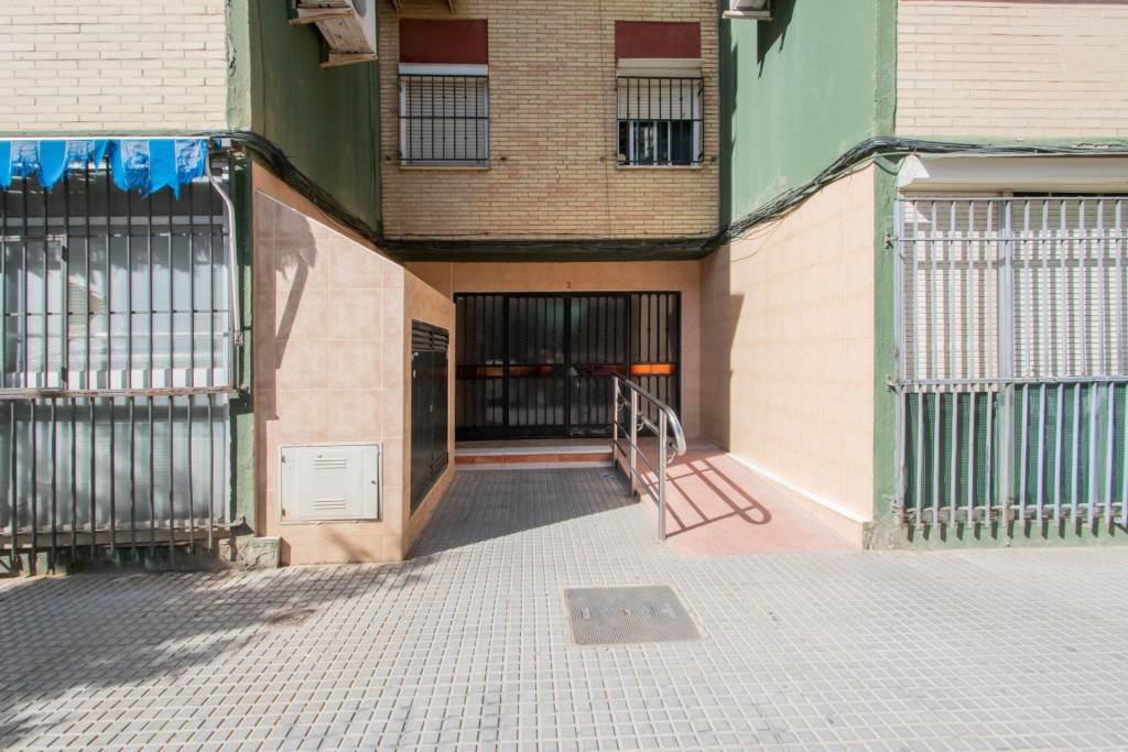 Imagen 2 de Magnífica vivienda exterior junto al Metro en Montequinto (Dos Hermanas)