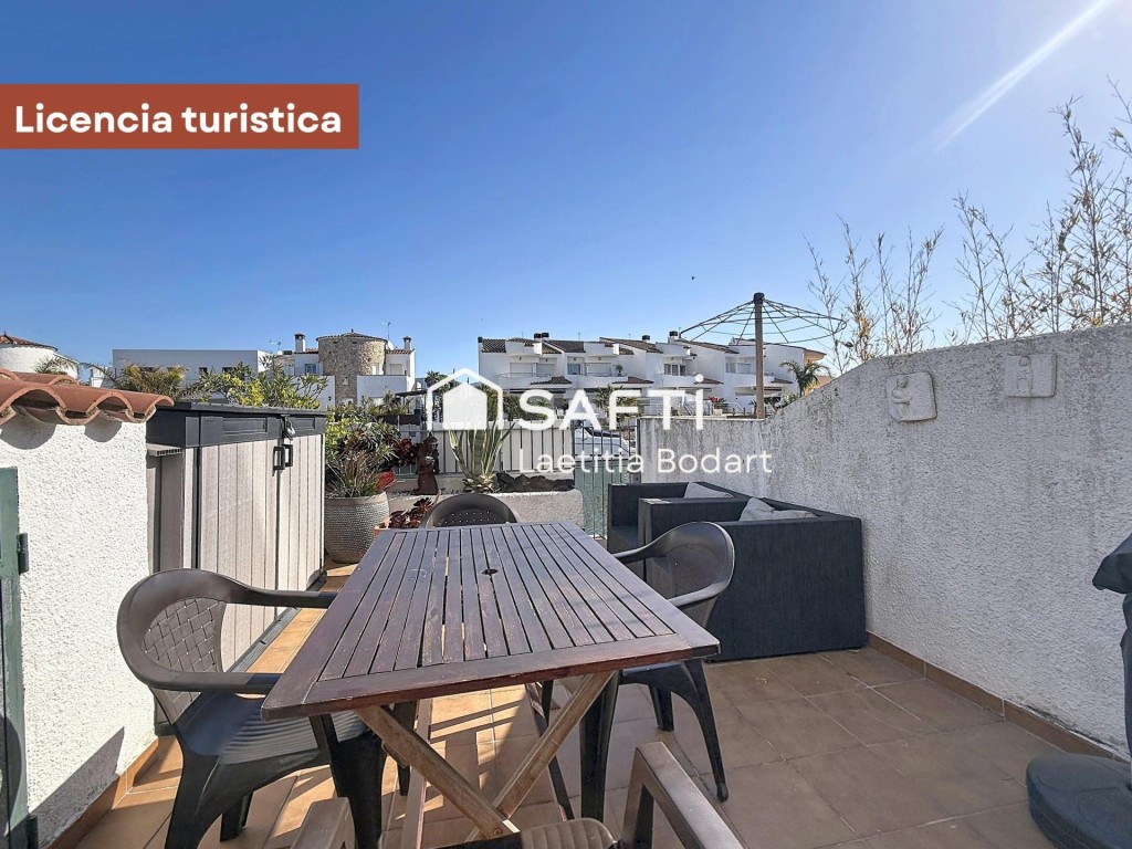 Imagen 1 de Casa de pescador con licencia turística y amarre - Empuriabrava