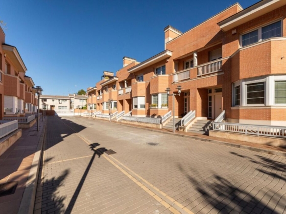 Imagen 2 de Chalet Adosado en Pozuelo De Alarcón