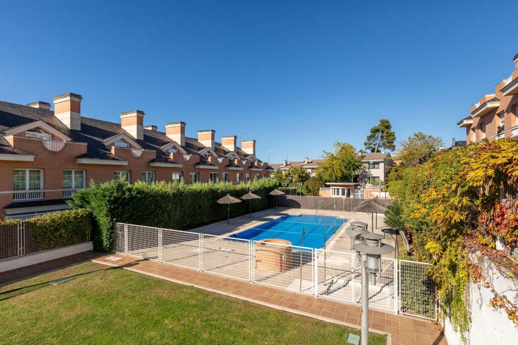 Imagen 1 de Chalet Adosado en Pozuelo De Alarcón