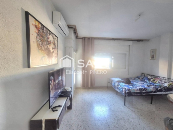 Imagen 2 de ¡Totalmente amueblado! Espacioso piso de 4 dorm. con gran terraza y lavadero en el centro de Montijo – ¡Todo exterior!