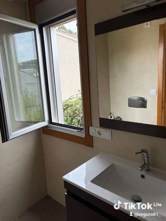 Imagen 4 de Casa-Chalet en Venta en Adina (Santa Maria) Pontevedra