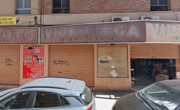 Imagen 1 de LOCAL COMERCIAL DE 400 m² EN EJE COMERCIAL DE BURJASSOT - GRAN FACHADA Y 4 ESCAPARATES