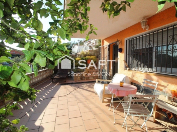 Imagen 3 de Casa con vistas al mar y dos viviendas en urbanización cerca de Lloret de Mar