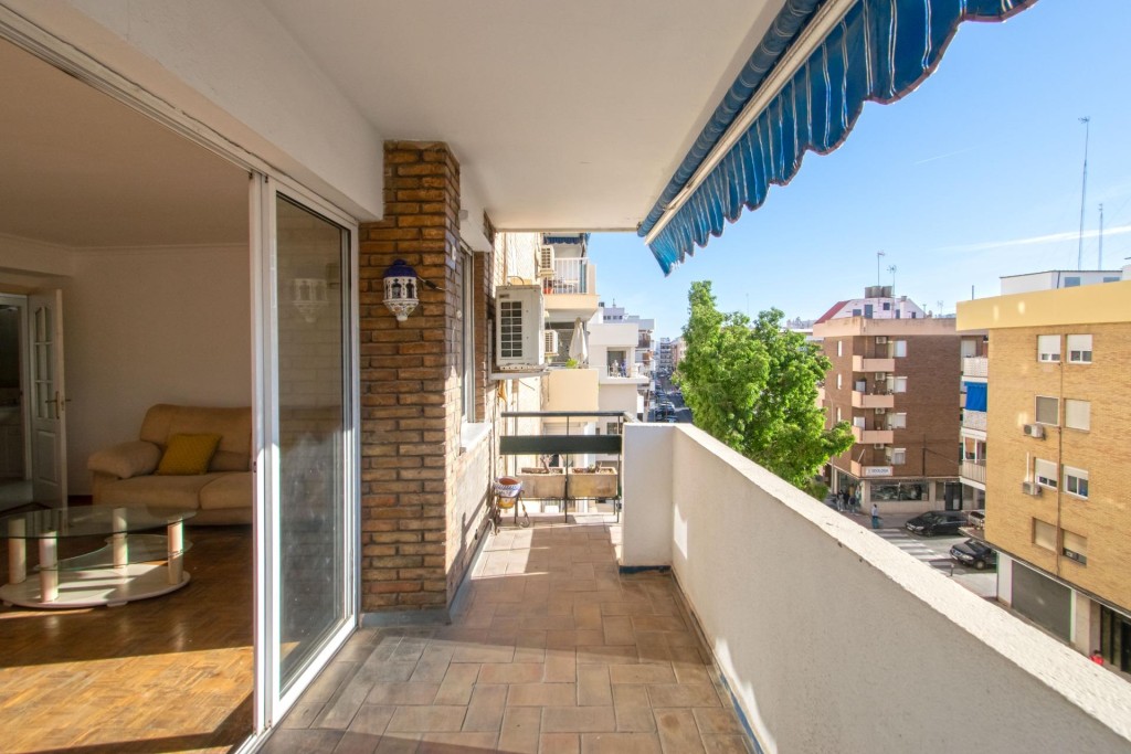 Imagen 3 de ESPECTACULAR PISO CON TERRAZA Y MUCHA LUZ EN TRIANA