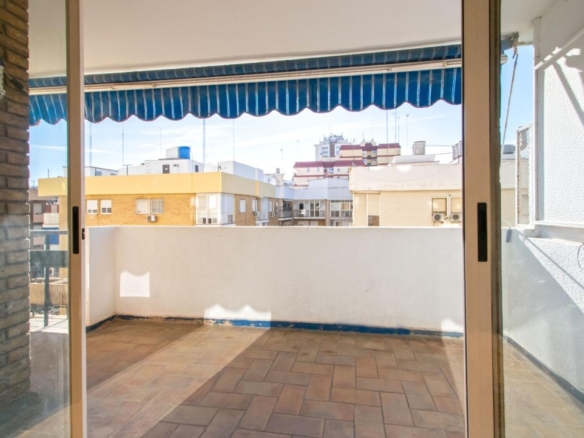 Imagen 4 de ESPECTACULAR PISO CON TERRAZA Y MUCHA LUZ EN TRIANA