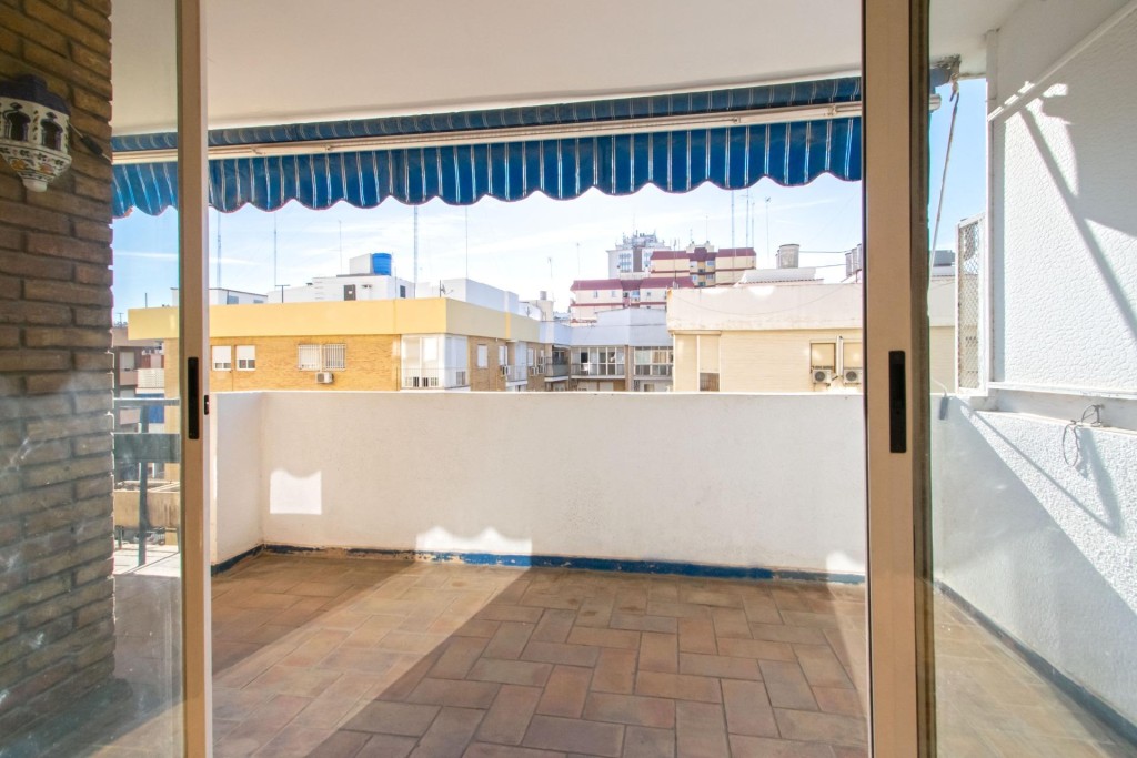 Imagen 4 de ESPECTACULAR PISO CON TERRAZA Y MUCHA LUZ EN TRIANA