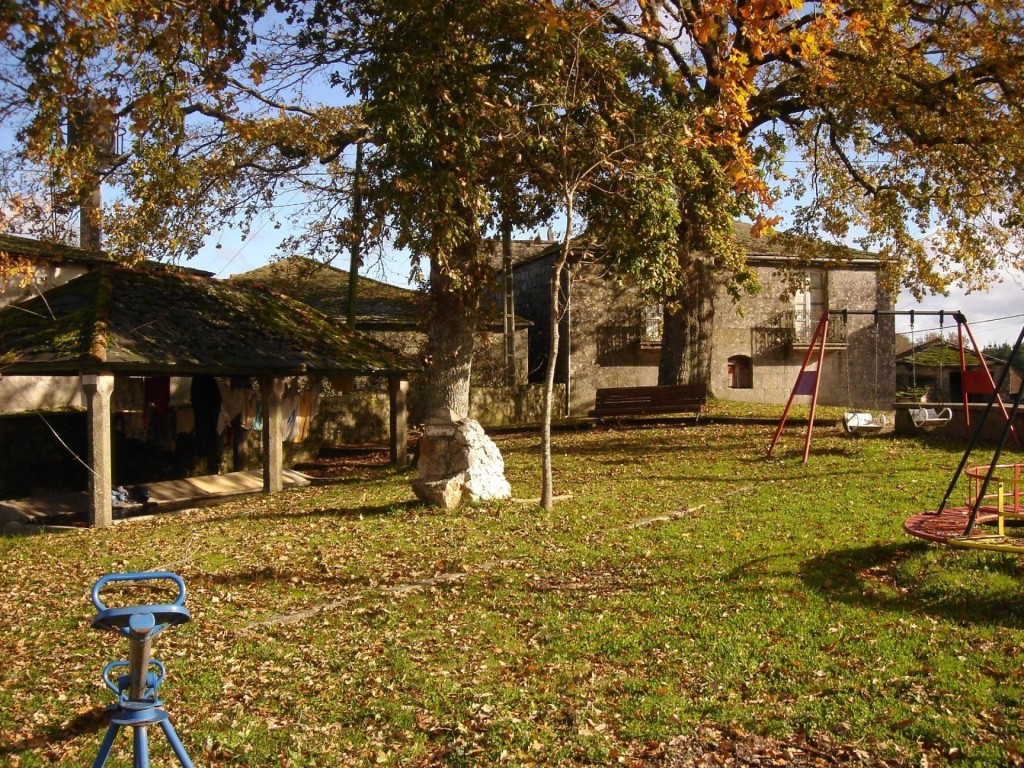 Imagen 3 de Casa histórica de piedra de cantería junto a torre medieval