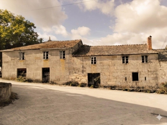 Imagen 1 de Casa histórica de piedra de cantería junto a torre medieval