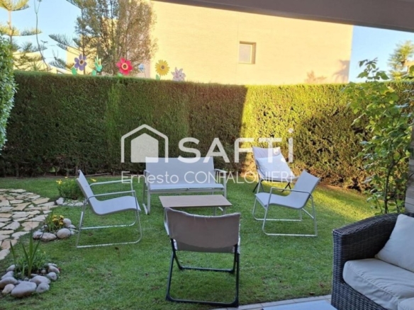 Imagen 1 de Estupendo Bajo esquinero con jardin privado en Panoramica golf