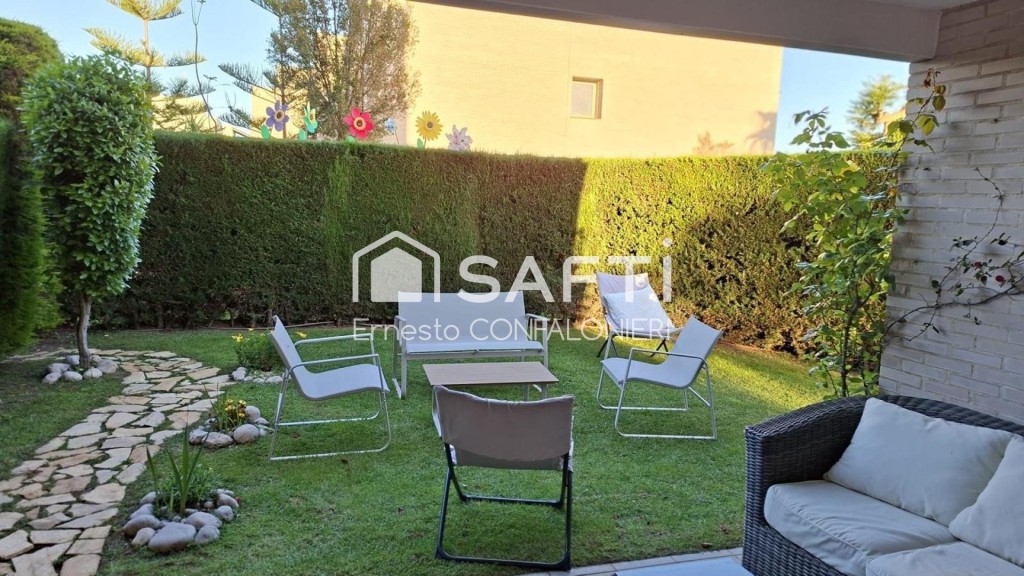 Imagen 1 de Estupendo Bajo esquinero con jardin privado en Panoramica golf