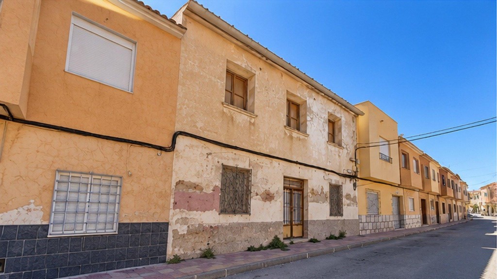 Imagen 2 de Casa con gran patio trasero para reformar