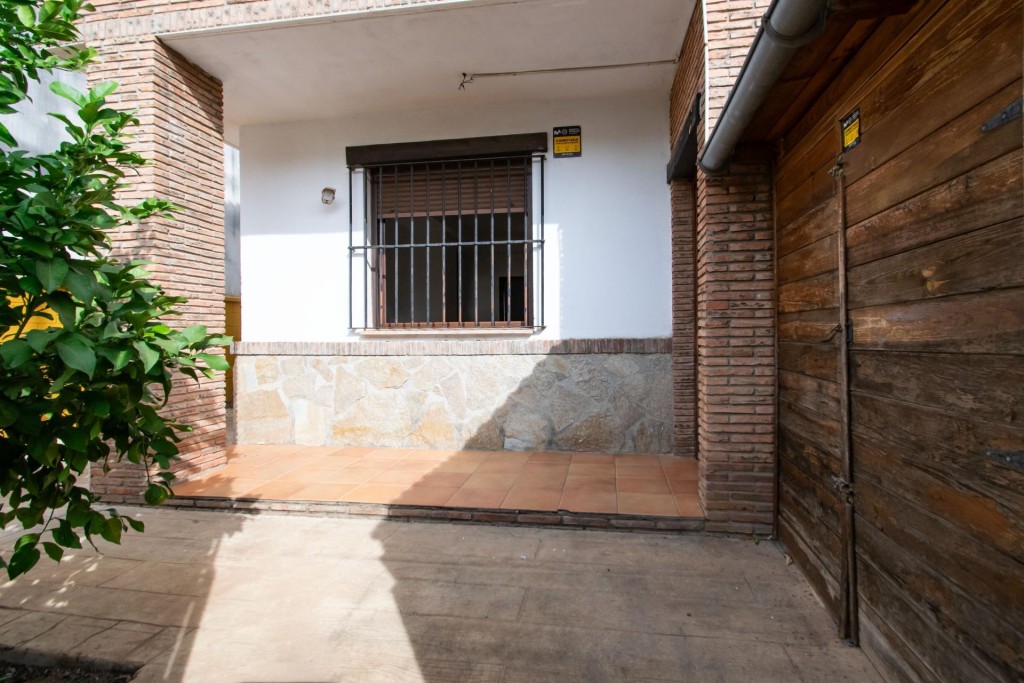 Imagen 3 de Precioso chalet pareado con piscina y barbacoa en Burguillos