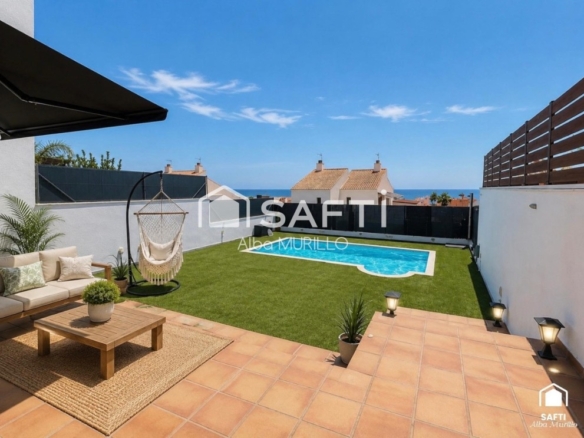 Imagen 2 de Espectacular chalet recién reformado con piscina privada y vistas al mar en Mas Mel