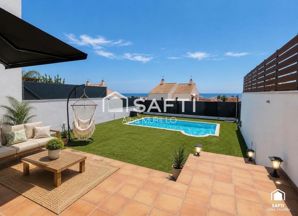 Imagen 2 de Espectacular chalet recién reformado con piscina privada y vistas al mar en Mas Mel