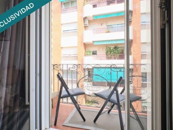 Imagen 2 de Piso exterior con 2 balcones en Hostafrancs