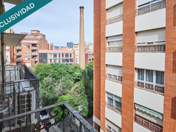 Imagen 1 de Piso exterior con 2 balcones en Hostafrancs