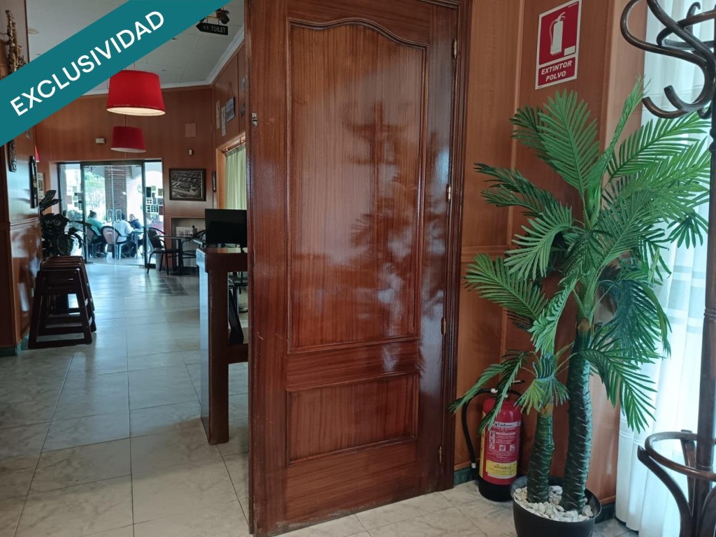Imagen 3 de Bar-Restaurante en Venta en Huecas con Parking Privado de 2.000 m²