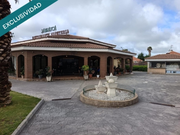 Imagen 1 de Bar-Restaurante en Venta en Huecas con Parking Privado de 2.000 m²