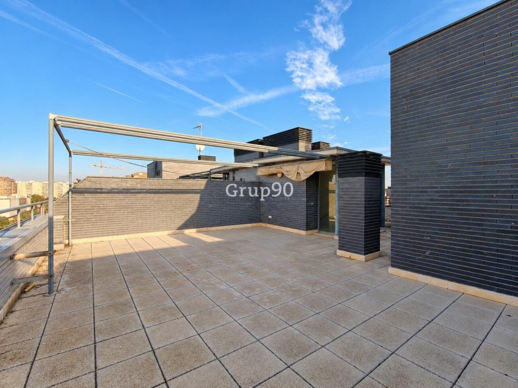 4 BALCONES Y ZONA COMUNITARIA CON 2 PISCINAS Y PISTA DE PÁDEL EN CAPPONT