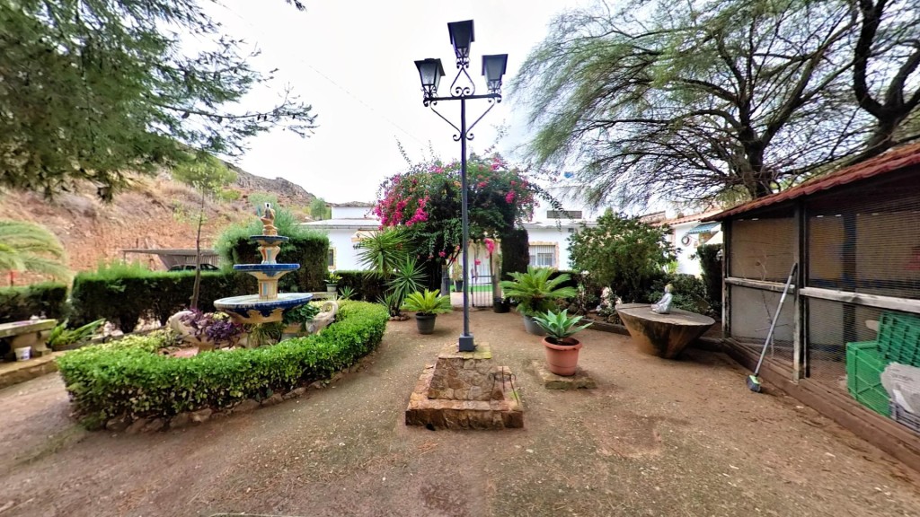Imagen 1 de Encantadora casa cueva con jardín y finca