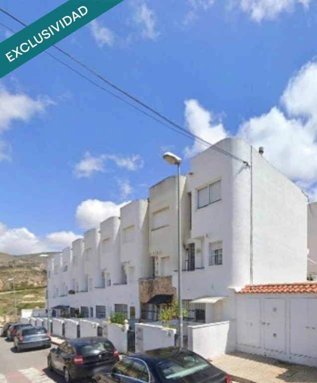 Imagen 2 de Bungalow reformado con terraza y piscina