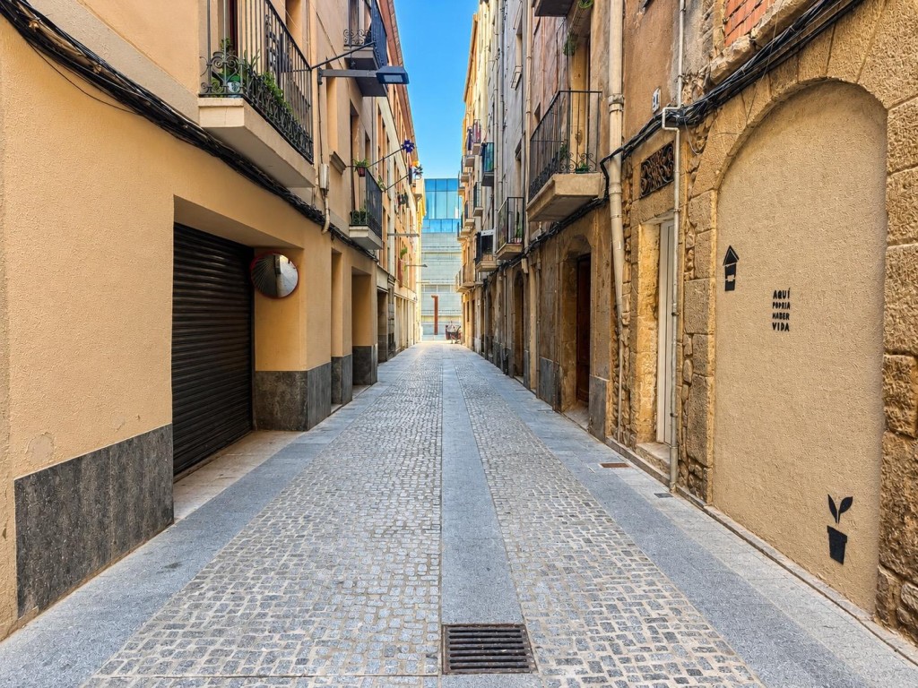 Imagen 1 de Piso en venta en el Barrio Antiguo de Manresa | Ideal inversión o primera residencia