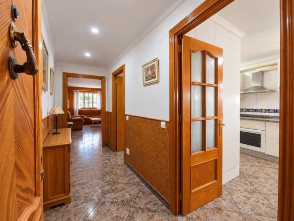 Imagen 2 de AMPLIO PISO DE 4 DORMITORIOS Y 2 BAÑOS EN PORTADA ALTA