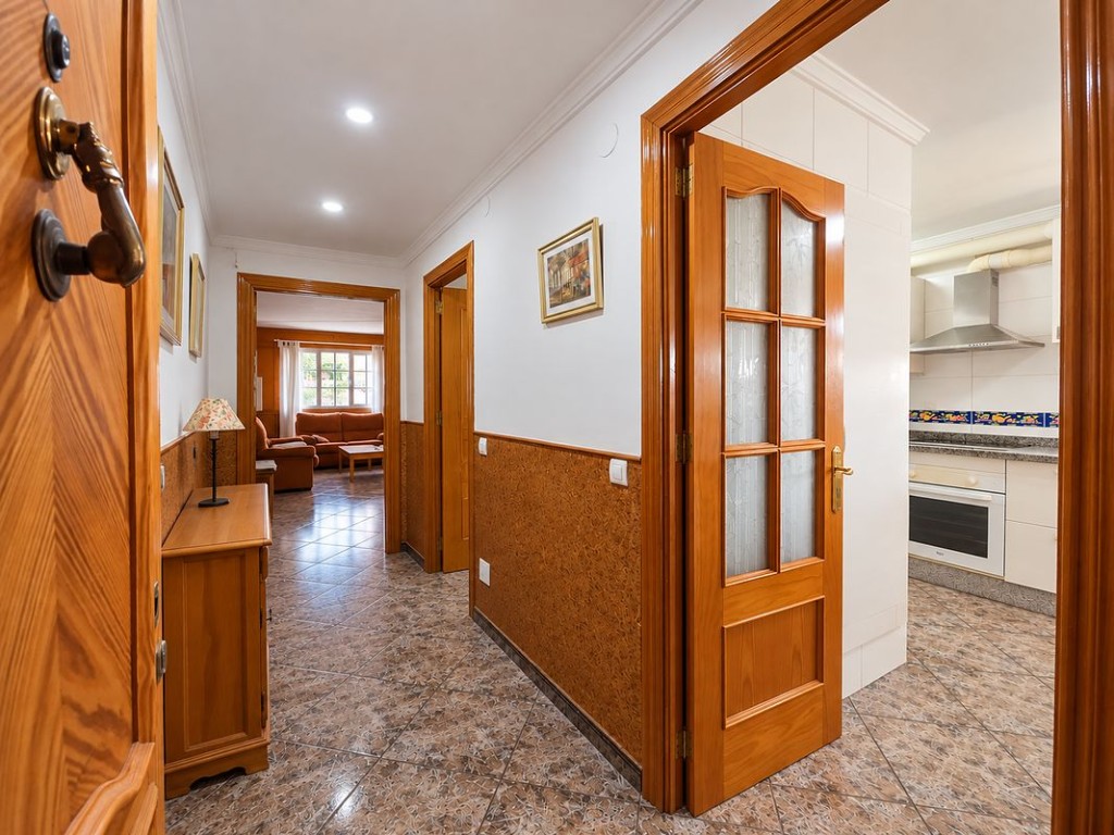 Imagen 2 de AMPLIO PISO DE 4 DORMITORIOS Y 2 BAÑOS EN PORTADA ALTA