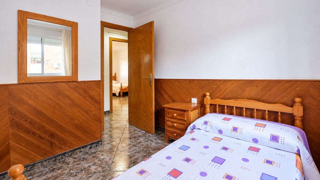 EN RECINTO CERRADO. IDEAL PARA FAMILIAS O INVERSORES.
