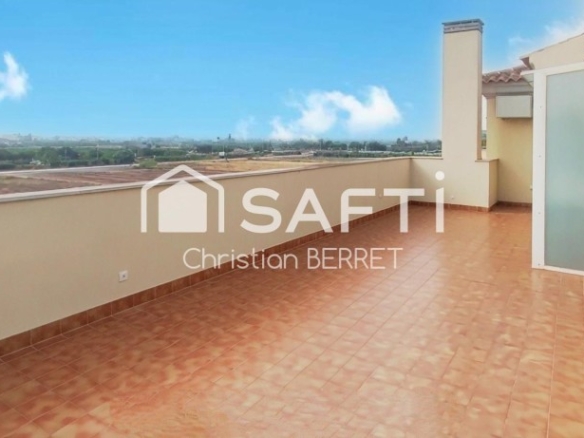 Imagen 1 de Exclusivo Ático con Terraza Panorámica de 30 m²