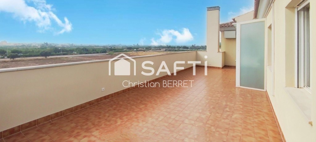 Imagen 1 de Exclusivo Ático con Terraza Panorámica de 30 m²