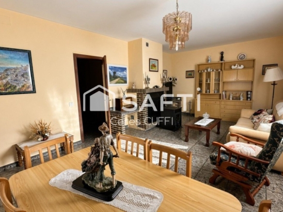 Imagen 3 de Descubre esta acogedora casa adosada situada en Villaverde de Guadalimar.