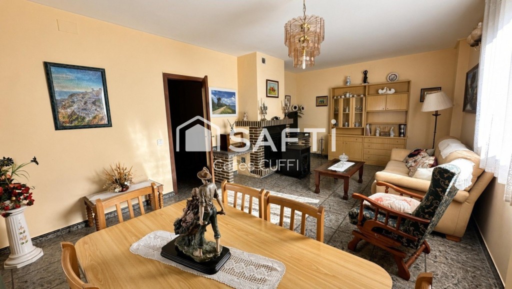 Imagen 3 de Descubre esta acogedora casa adosada situada en Villaverde de Guadalimar.