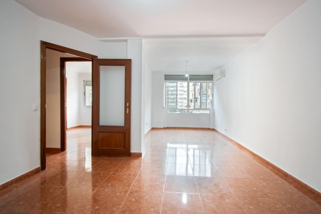 Imagen 3 de Estupenda vivienda junto José Laguillo con parking en superficie!!!