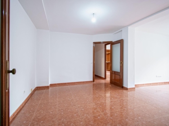 Imagen 4 de Estupenda vivienda junto José Laguillo con parking en superficie!!!