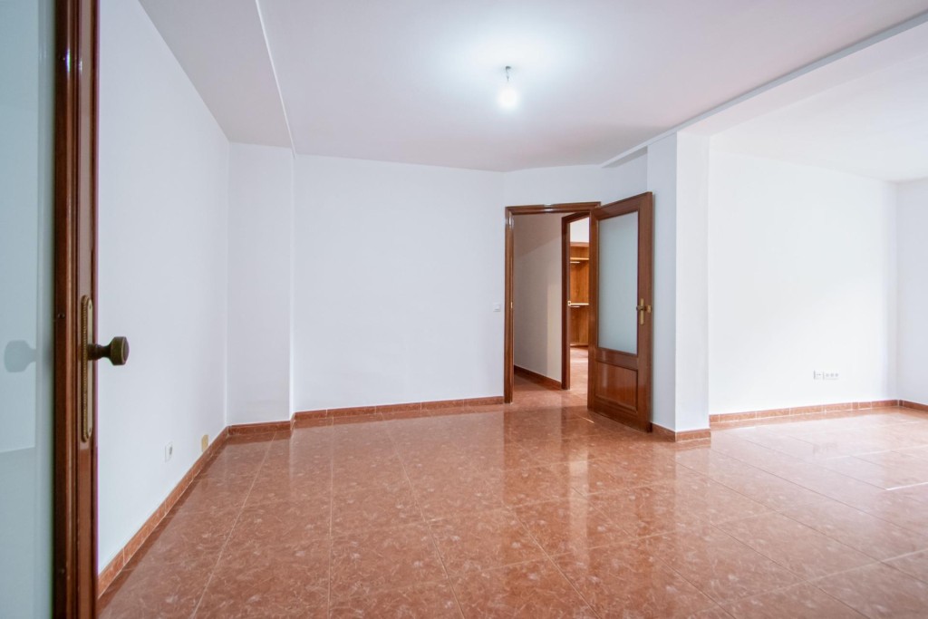 Imagen 4 de Estupenda vivienda junto José Laguillo con parking en superficie!!!